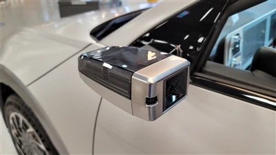 Musk ítrekar að Tesla muni útrýma líkamlegum baksýnisspeglum.