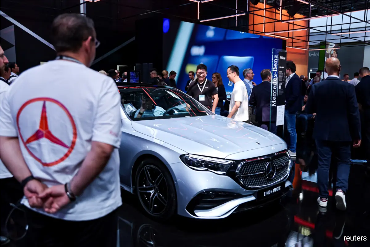 Eftirspurn eftir rafknúnum ökutækjum minnkar, Mercedes hægir á rafhlöðuáætlunum